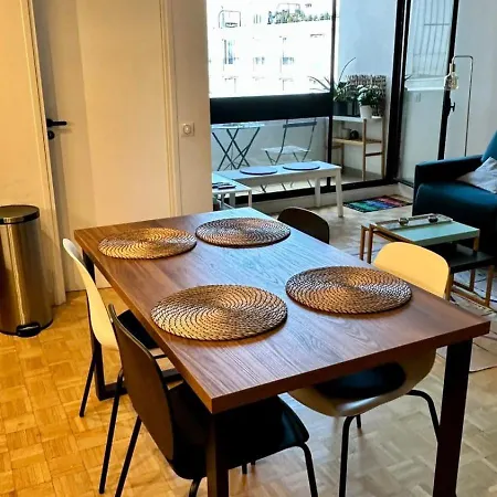 Апартаменты Charming T2 With Balcony Near The Bastille Париж