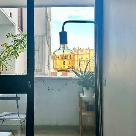 Апартаменты Charming T2 With Balcony Near The Bastille Париж