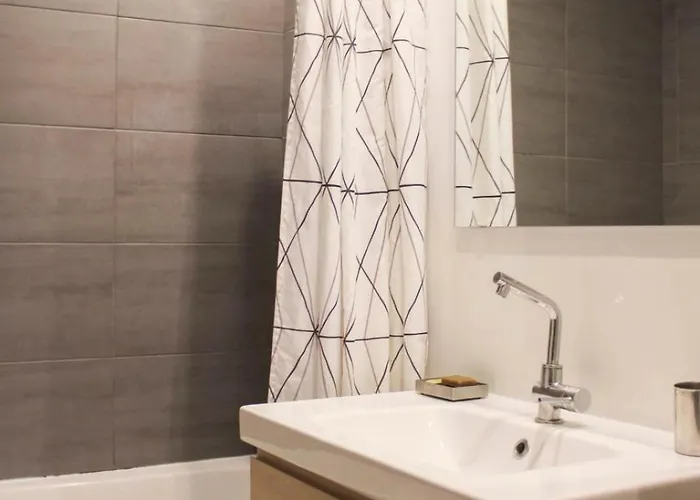 Charming T2 With Balcony Near The Bastille *